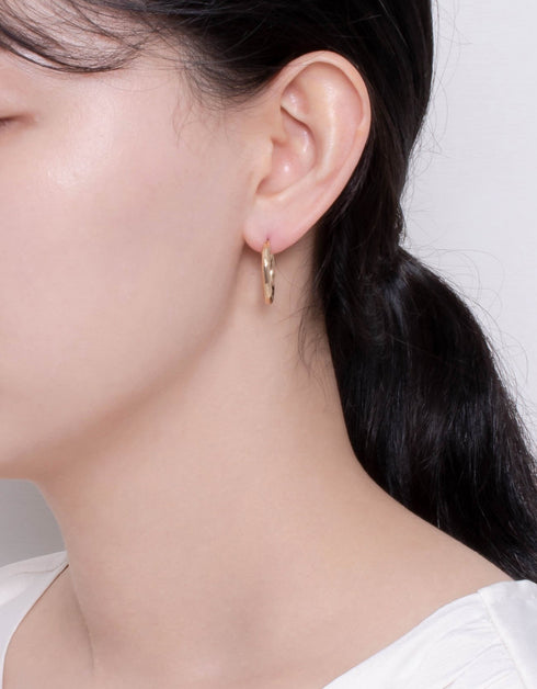 金色对角铰链圈形耳环